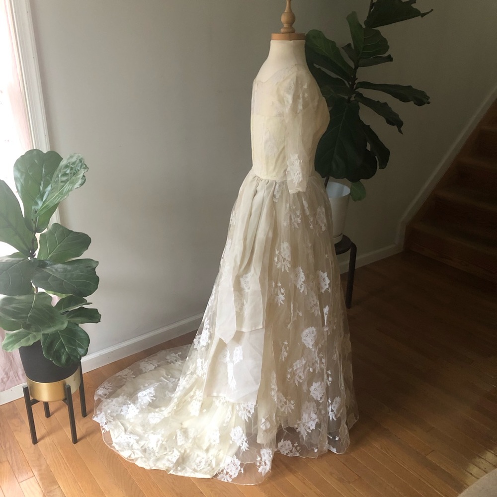 1950’s True Vintage ivory Handmade Wedding gown dress handmade lace - Picture 4 of 13